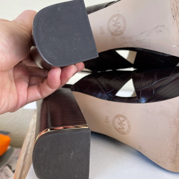 Michael kors croc print brown chunky heel with gold trimming - Picture 8 of 8